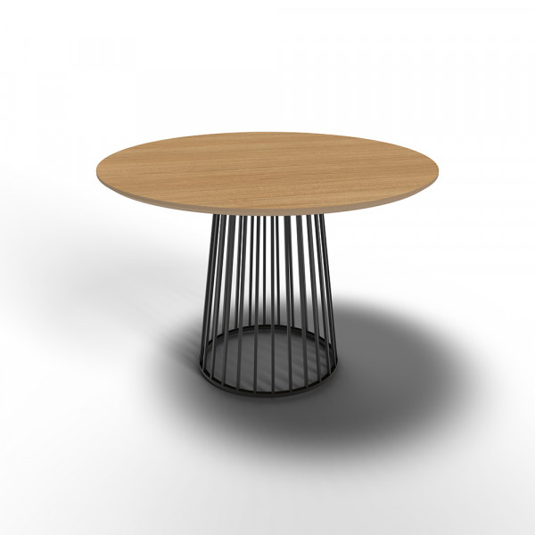 طاولة خشب مستديرة